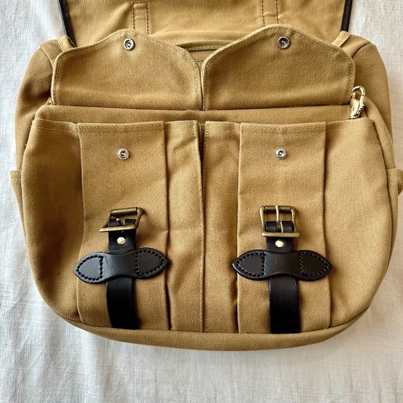 Filson Medium Rugged Twill Field Bag - Picture 3 of 16